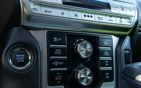 Toyota Land Cruiser Prado 150 рестайлинг 2, 2021 год, 5 628 000 рублей, 27 фотография