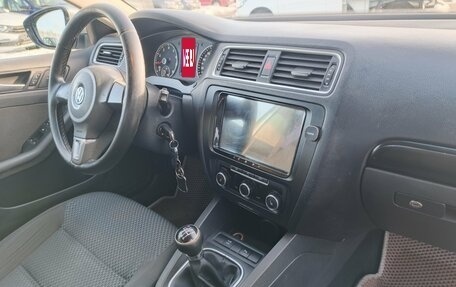 Volkswagen Jetta VI, 2011 год, 692 000 рублей, 3 фотография