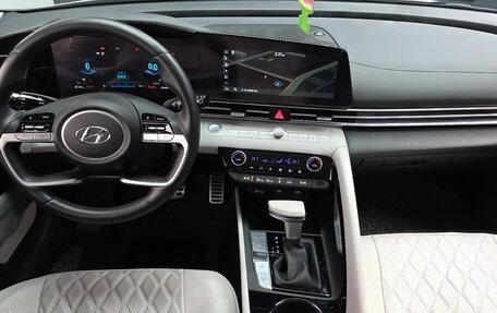 Hyundai Elantra, 2023 год, 2 280 000 рублей, 5 фотография