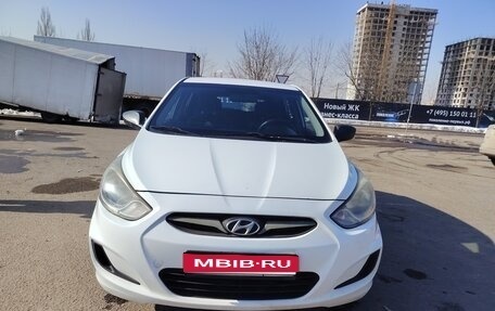 Hyundai Solaris II рестайлинг, 2013 год, 970 000 рублей, 1 фотография