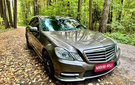 Mercedes-Benz E-Класс, 2012 год, 2 300 000 рублей, 1 фотография