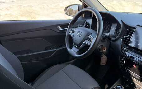 Hyundai Solaris II рестайлинг, 2022 год, 1 800 000 рублей, 3 фотография