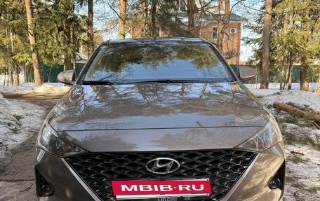 Hyundai Solaris II рестайлинг, 2022 год, 1 800 000 рублей, 6 фотография