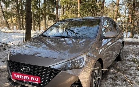 Hyundai Solaris II рестайлинг, 2022 год, 1 800 000 рублей, 5 фотография