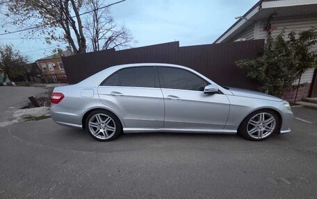 Mercedes-Benz E-Класс, 2011 год, 1 900 000 рублей, 10 фотография