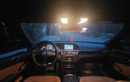 Mercedes-Benz E-Класс, 2011 год, 1 900 000 рублей, 8 фотография