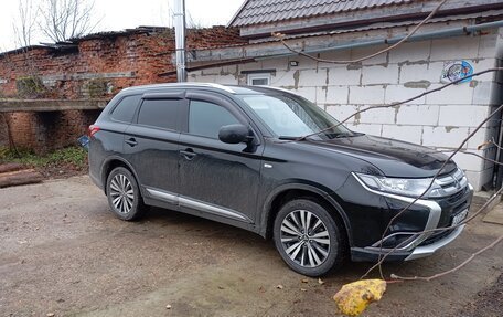 Mitsubishi Outlander III рестайлинг 3, 2016 год, 1 550 000 рублей, 4 фотография