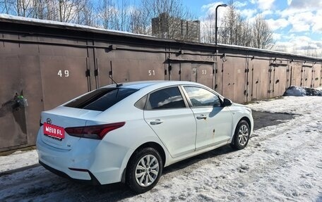 Hyundai Solaris II рестайлинг, 2018 год, 930 000 рублей, 4 фотография