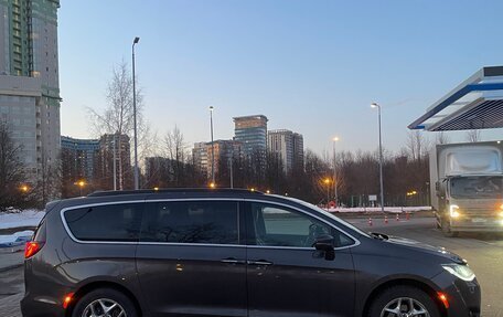 Chrysler Pacifica (RU), 2018 год, 3 100 000 рублей, 7 фотография