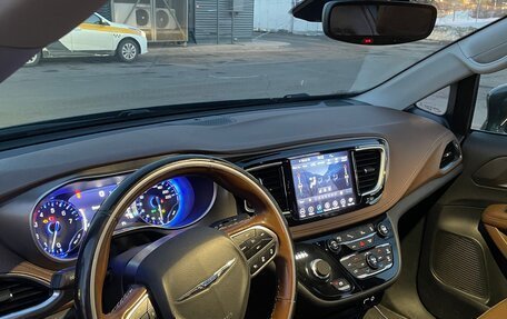 Chrysler Pacifica (RU), 2018 год, 3 100 000 рублей, 11 фотография