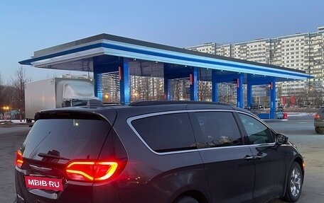 Chrysler Pacifica (RU), 2018 год, 3 100 000 рублей, 8 фотография