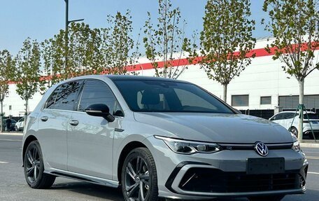 Volkswagen Golf VIII, 2023 год, 1 990 000 рублей, 2 фотография