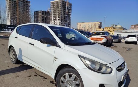 Hyundai Solaris II рестайлинг, 2013 год, 970 000 рублей, 4 фотография
