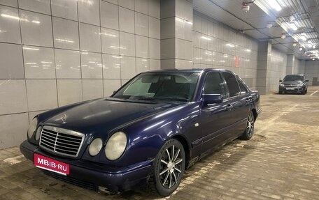 Mercedes-Benz E-Класс, 1997 год, 320 000 рублей, 1 фотография