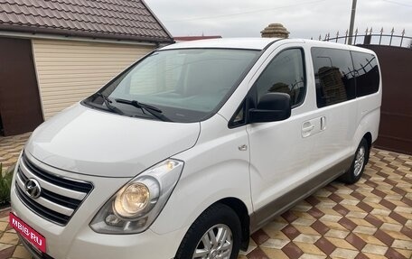 Hyundai H-1 II рестайлинг, 2016 год, 2 380 000 рублей, 1 фотография