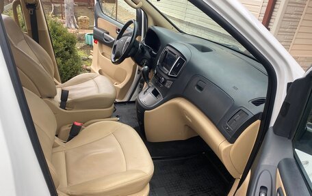 Hyundai H-1 II рестайлинг, 2016 год, 2 380 000 рублей, 21 фотография