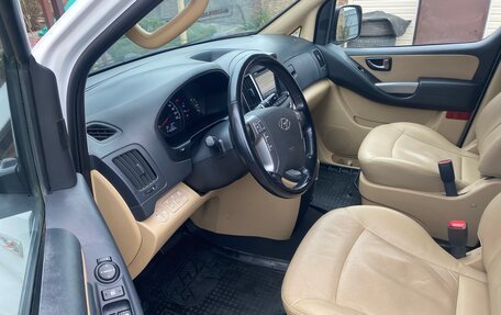 Hyundai H-1 II рестайлинг, 2016 год, 2 380 000 рублей, 12 фотография