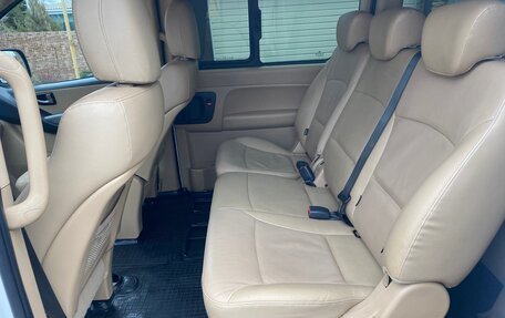 Hyundai H-1 II рестайлинг, 2016 год, 2 380 000 рублей, 16 фотография