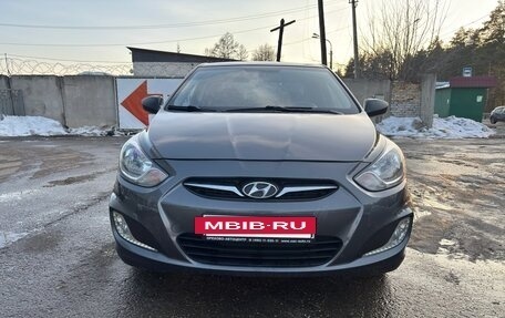 Hyundai Solaris II рестайлинг, 2013 год, 670 000 рублей, 2 фотография