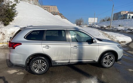 Mitsubishi Outlander III рестайлинг 3, 2017 год, 2 150 000 рублей, 8 фотография