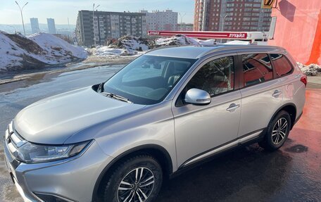 Mitsubishi Outlander III рестайлинг 3, 2017 год, 2 150 000 рублей, 4 фотография
