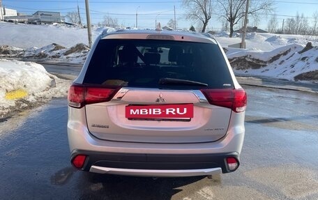 Mitsubishi Outlander III рестайлинг 3, 2017 год, 2 150 000 рублей, 6 фотография