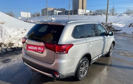Mitsubishi Outlander III рестайлинг 3, 2017 год, 2 150 000 рублей, 7 фотография
