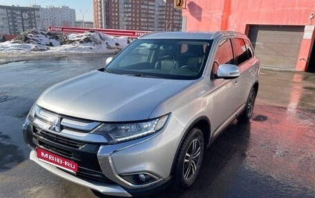 Mitsubishi Outlander III рестайлинг 3, 2017 год, 2 150 000 рублей, 3 фотография