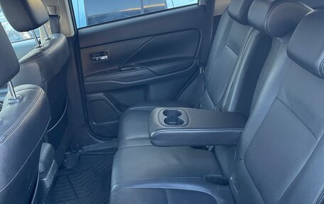 Mitsubishi Outlander III рестайлинг 3, 2017 год, 2 150 000 рублей, 14 фотография