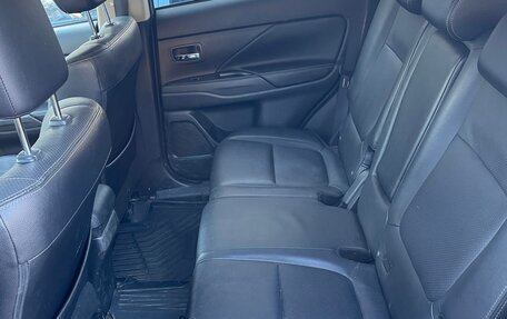 Mitsubishi Outlander III рестайлинг 3, 2017 год, 2 150 000 рублей, 15 фотография