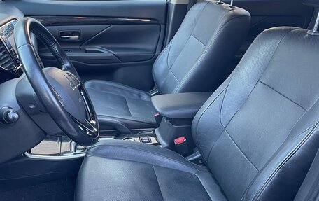 Mitsubishi Outlander III рестайлинг 3, 2017 год, 2 150 000 рублей, 13 фотография