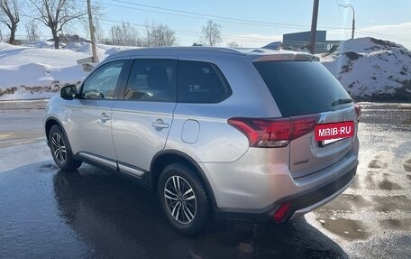 Mitsubishi Outlander III рестайлинг 3, 2017 год, 2 150 000 рублей, 5 фотография