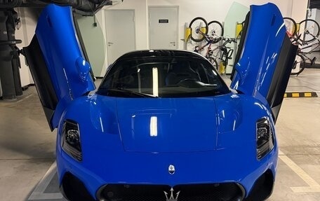 Maserati MC20, 2022 год, 23 000 000 рублей, 3 фотография