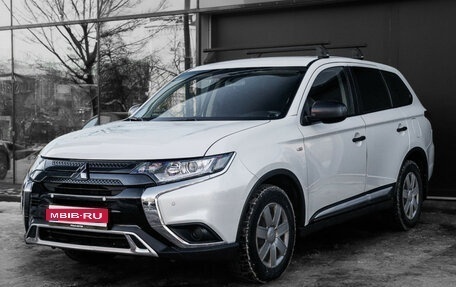 Mitsubishi Outlander III рестайлинг 3, 2021 год, 2 080 000 рублей, 1 фотография
