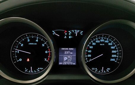 Toyota Land Cruiser 200, 2011 год, 3 199 000 рублей, 18 фотография