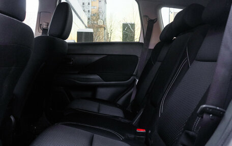 Mitsubishi Outlander III рестайлинг 3, 2021 год, 2 080 000 рублей, 10 фотография