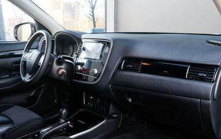 Mitsubishi Outlander III рестайлинг 3, 2021 год, 2 080 000 рублей, 9 фотография