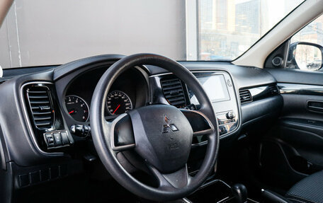 Mitsubishi Outlander III рестайлинг 3, 2021 год, 2 080 000 рублей, 17 фотография