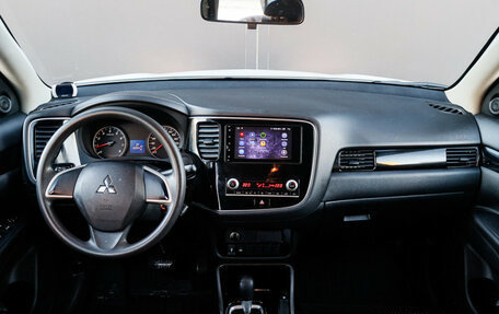 Mitsubishi Outlander III рестайлинг 3, 2021 год, 2 080 000 рублей, 18 фотография