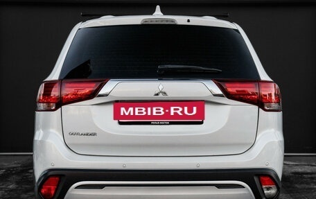 Mitsubishi Outlander III рестайлинг 3, 2021 год, 2 080 000 рублей, 6 фотография