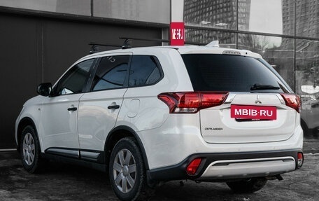 Mitsubishi Outlander III рестайлинг 3, 2021 год, 2 080 000 рублей, 7 фотография