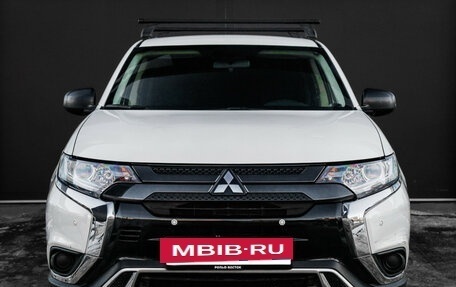Mitsubishi Outlander III рестайлинг 3, 2021 год, 2 080 000 рублей, 2 фотография
