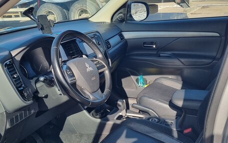 Mitsubishi Outlander III рестайлинг 3, 2014 год, 1 600 000 рублей, 7 фотография