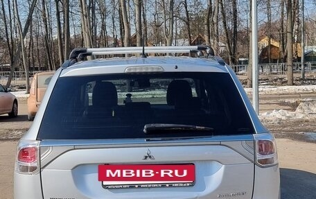 Mitsubishi Outlander III рестайлинг 3, 2014 год, 1 600 000 рублей, 6 фотография
