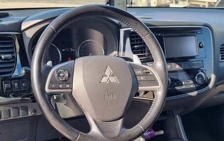 Mitsubishi Outlander III рестайлинг 3, 2014 год, 1 600 000 рублей, 2 фотография