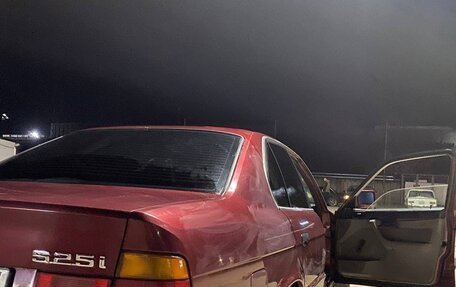 BMW 5 серия, 1989 год, 850 000 рублей, 11 фотография