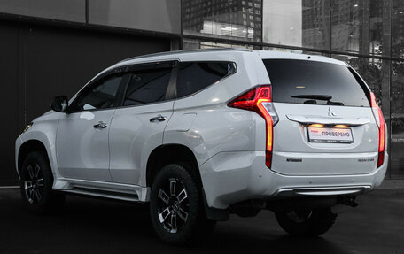 Mitsubishi Pajero Sport III рестайлинг, 2018 год, 3 300 000 рублей, 7 фотография