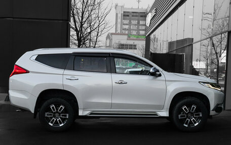 Mitsubishi Pajero Sport III рестайлинг, 2018 год, 3 300 000 рублей, 4 фотография