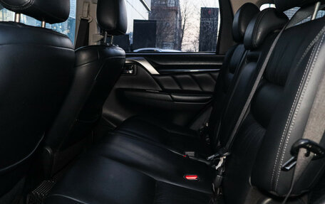 Mitsubishi Pajero Sport III рестайлинг, 2018 год, 3 300 000 рублей, 10 фотография