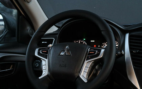 Mitsubishi Pajero Sport III рестайлинг, 2018 год, 3 300 000 рублей, 13 фотография